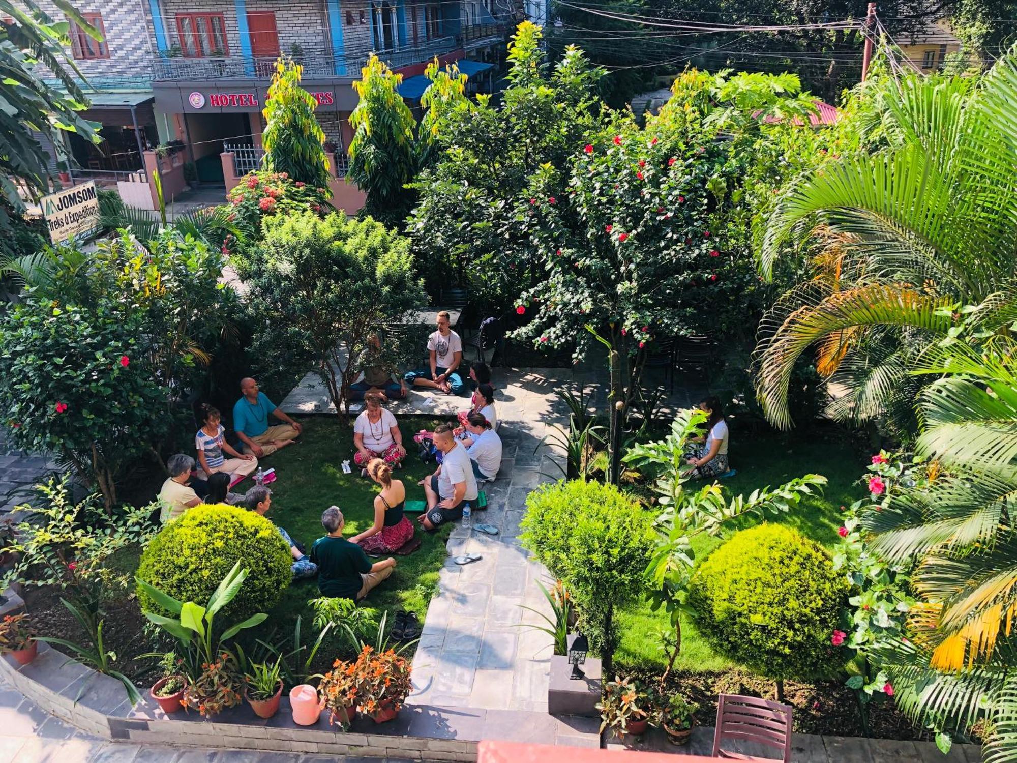 Hotel Guru Pokhara Extérieur photo