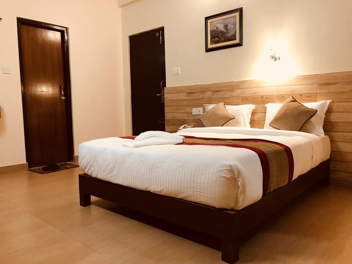 Hotel Guru Pokhara Extérieur photo