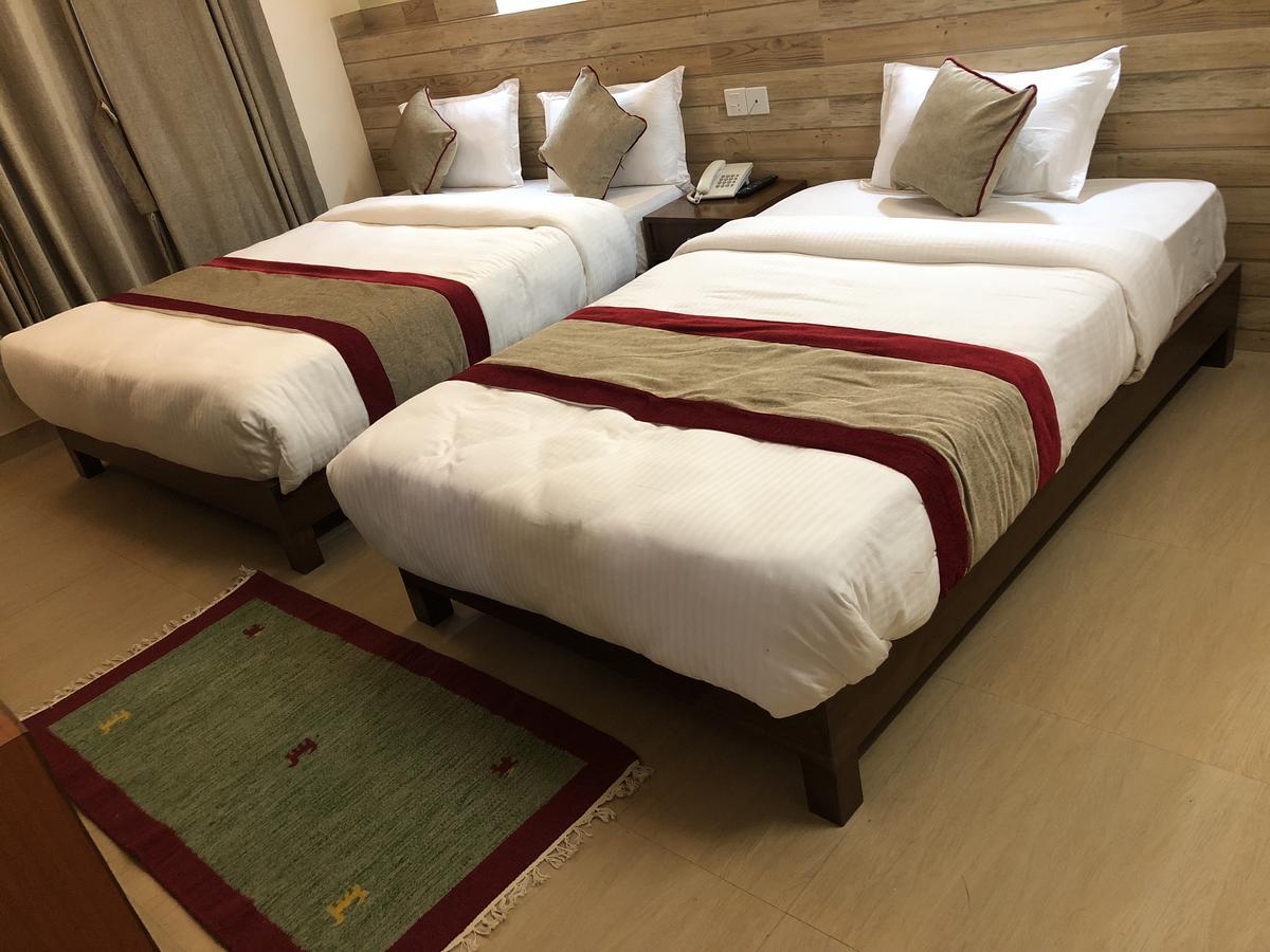 Hotel Guru Pokhara Extérieur photo