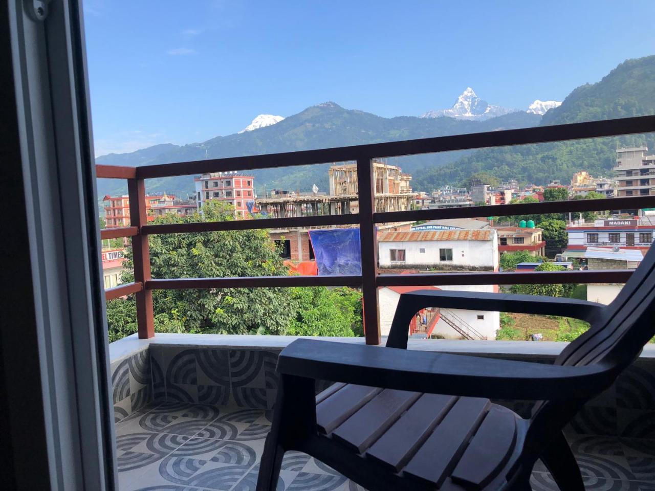 Hotel Guru Pokhara Extérieur photo