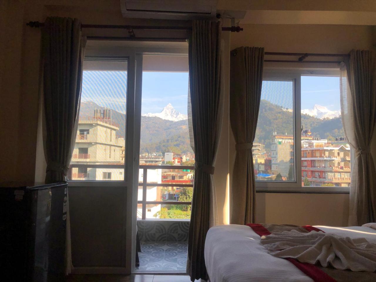 Hotel Guru Pokhara Extérieur photo