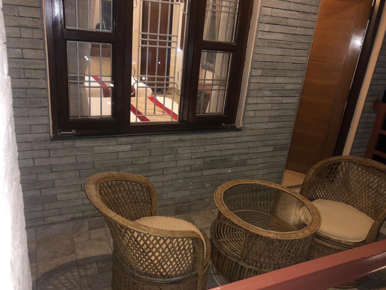 Hotel Guru Pokhara Extérieur photo