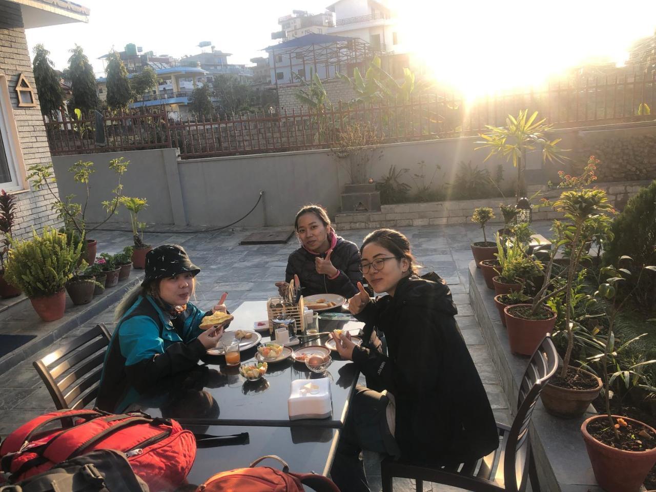 Hotel Guru Pokhara Extérieur photo
